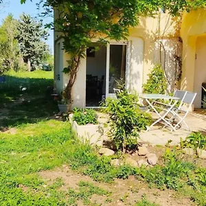Joli D'entressen Dans Mas En Campagne Avec Piscine Jeux D'extérieurs Pour Enfants Terrain De Pétanque Entressen