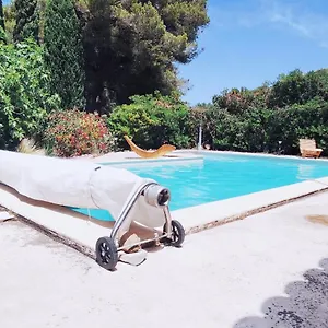 Superbe D'entressen Dans Mas En Campagne Avec Piscine Et Espace De Jeux Extérieurs Pour Les Enfants Et Terrain De Pétanque Entressen